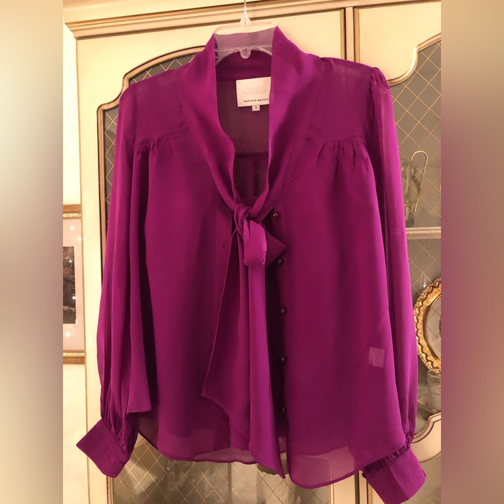 Madison Marcus excellent condition two piece 100% silk top/cami size S  C:1647